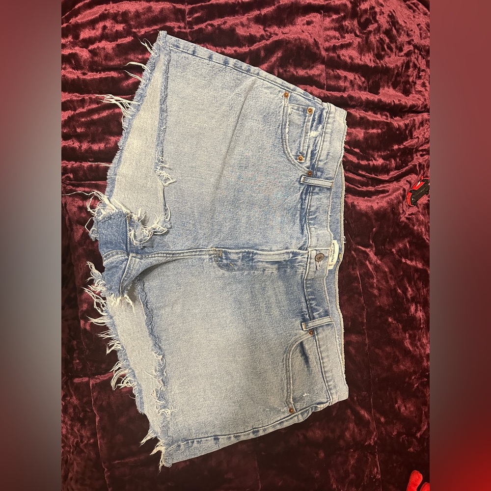 Abercrombie and Fitch mom short